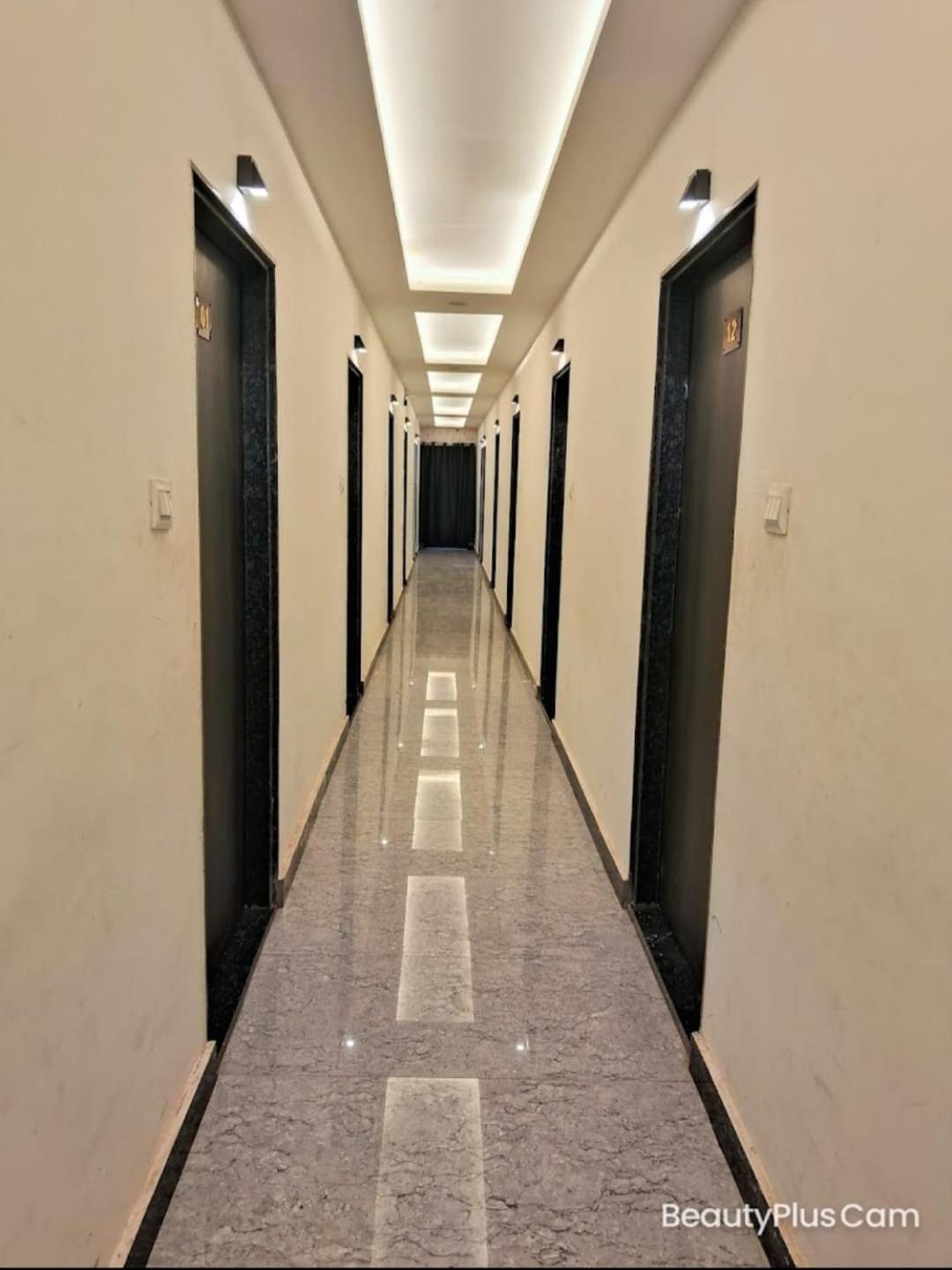 Hotel Shiv Mangalam Near Kashi Vishwanath Tample 瓦拉纳西 外观 照片