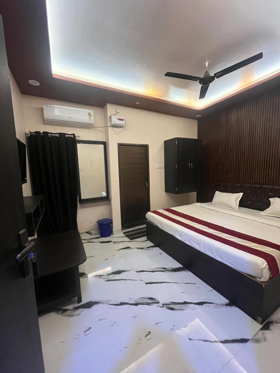Hotel Shiv Mangalam Near Kashi Vishwanath Tample 瓦拉纳西 外观 照片